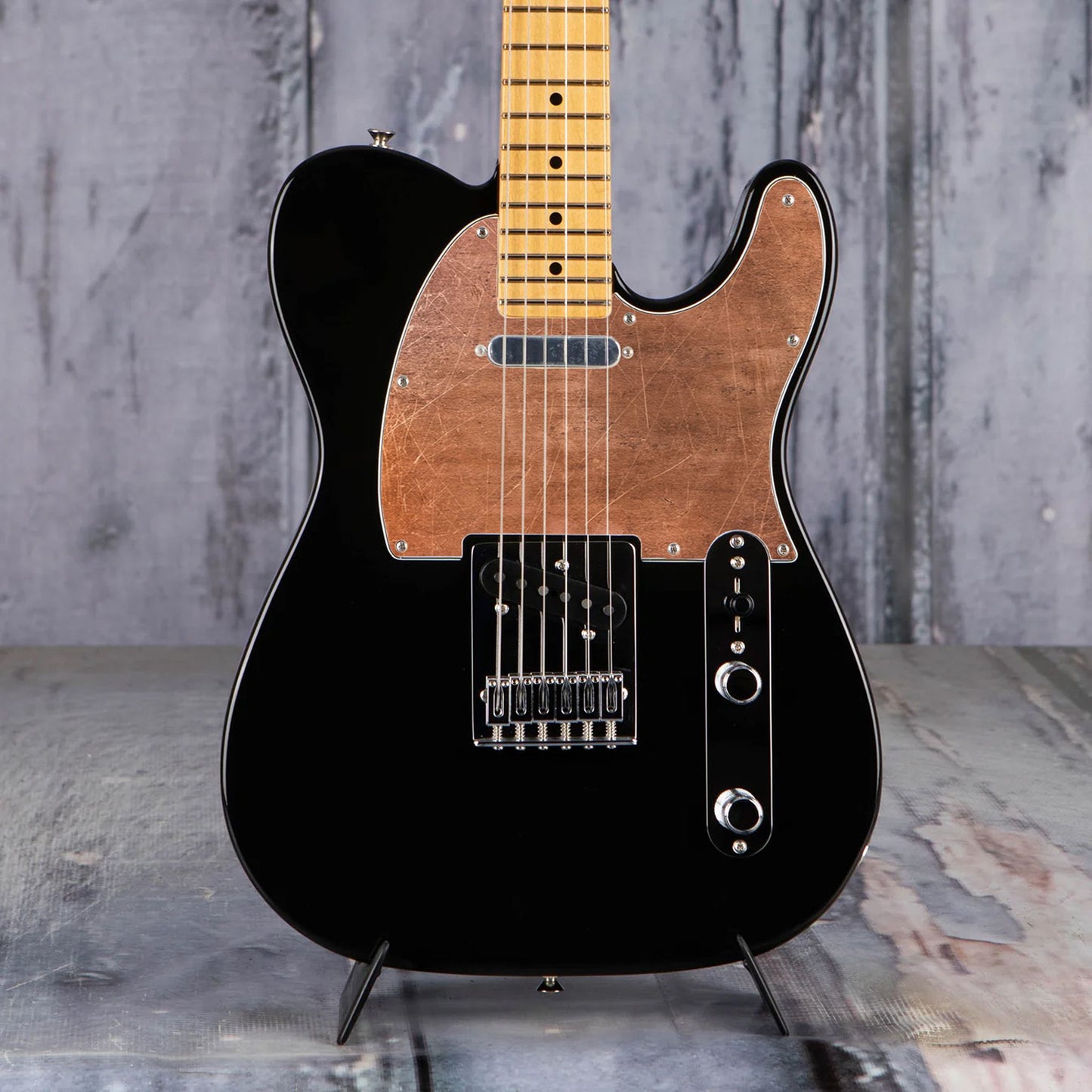 Egyedi Fender Telecaster gitár koptató antikolt réz árnyalattal, finom karcolásokkal és enyhén patinás felülettel