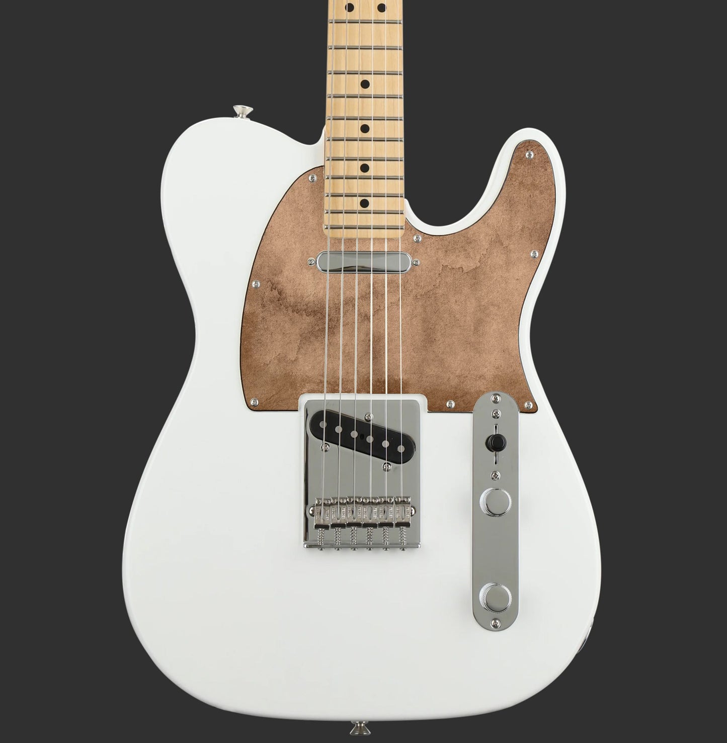 Egyedi Telecaster koptató meleg, barnás textúrával, amely rusztikus és vintage megjelenést biztosít