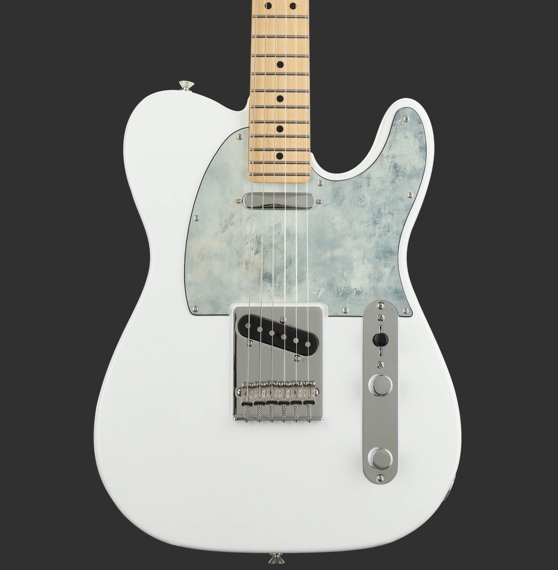 Egyedi Telecaster gitár koptató világoskék, felhőszerű textúrával, amely friss és letisztult megjelenést biztosít
