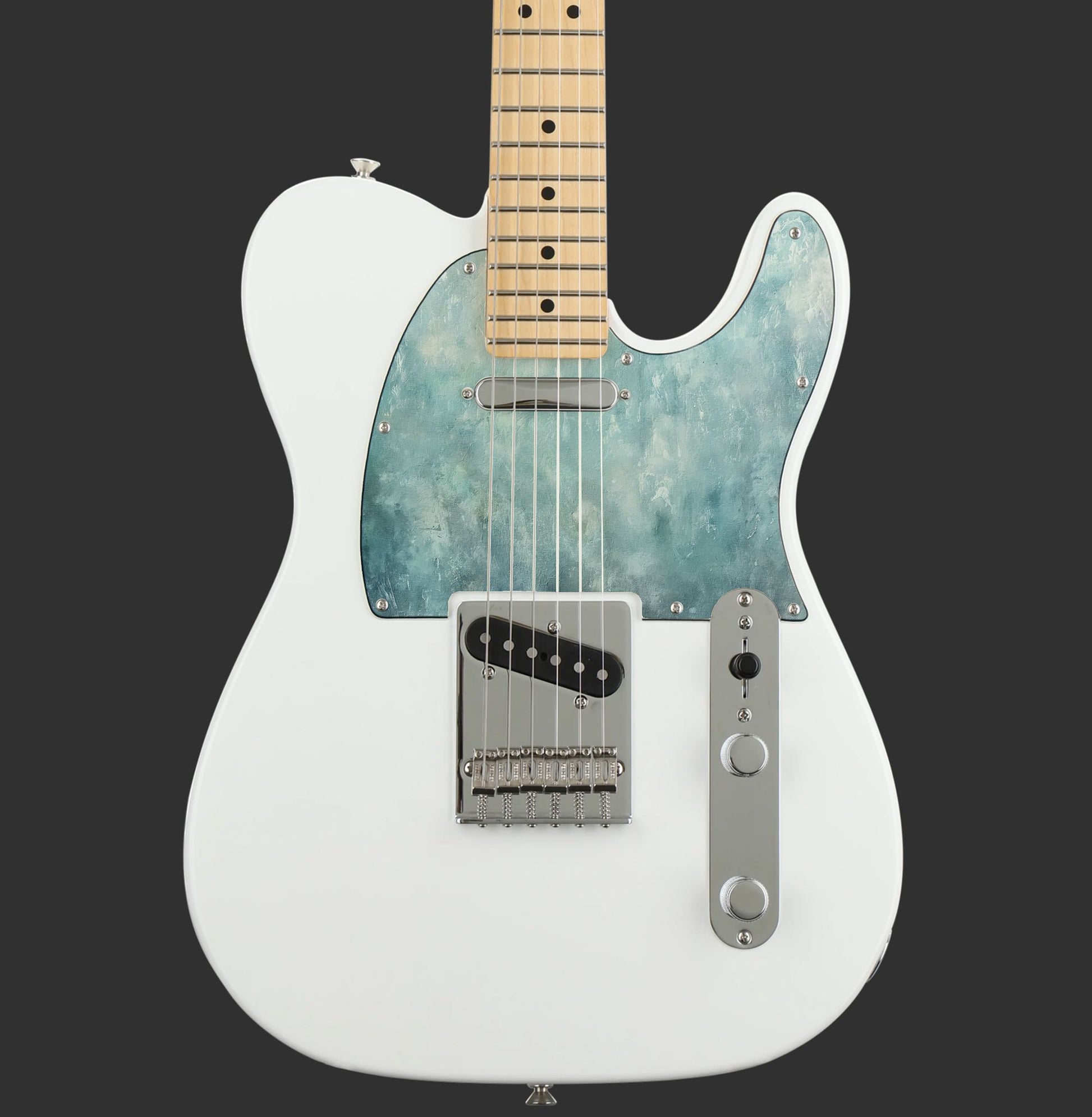Egyedi Telecaster gitár koptató vízkék, felhőmintás textúrával, amely friss és légies megjelenést biztosít