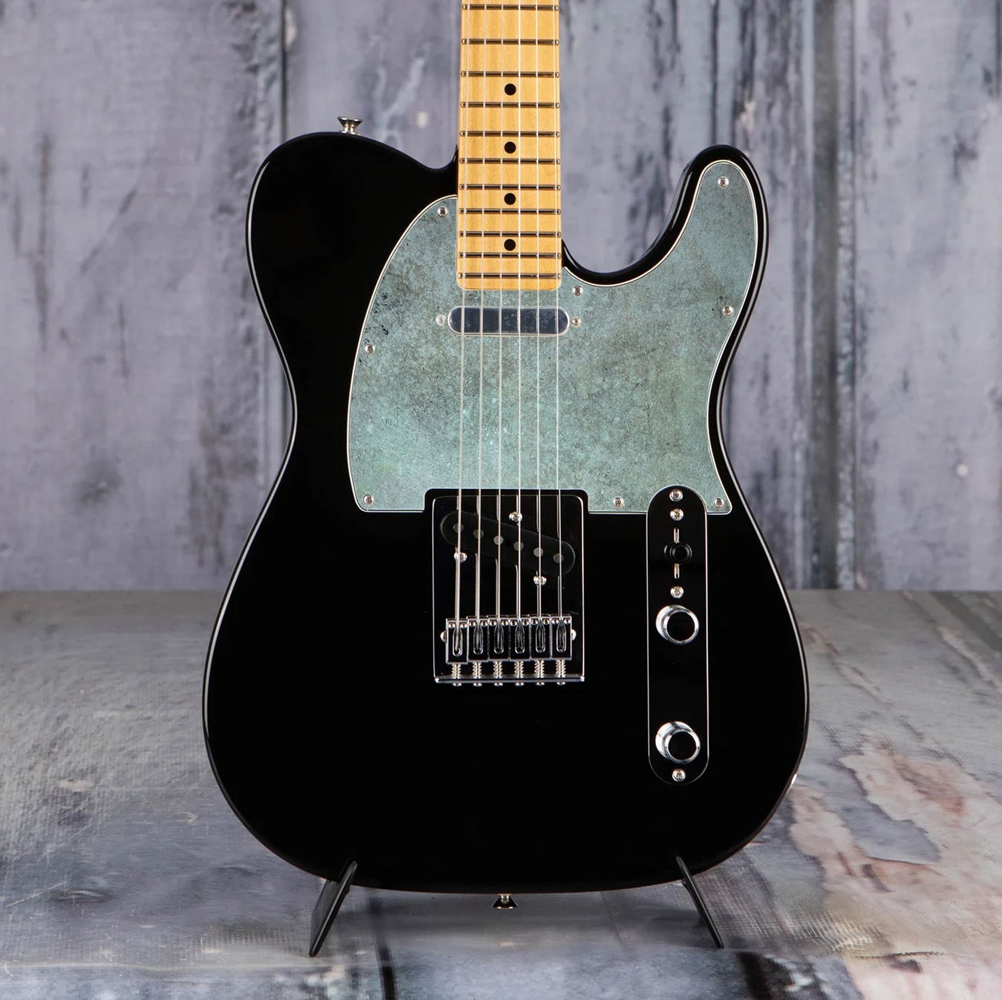 Egyedi Fender Telecaster gitár koptató, oxidált fémhatású textúrával, kékes és rozsdás árnyalatokkal