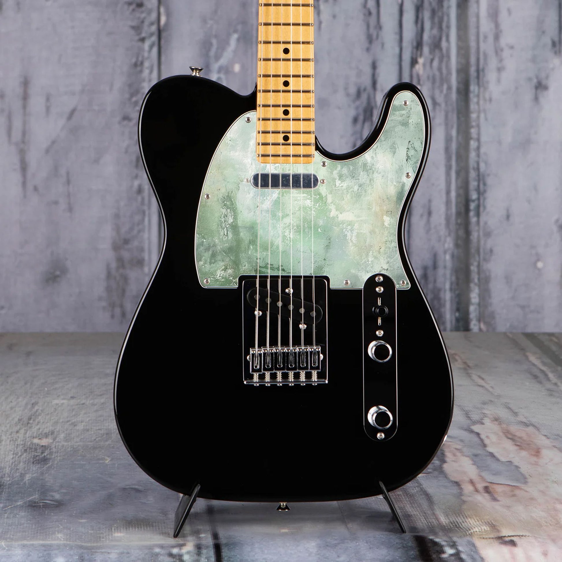 Egyedi Telecaster gitár koptató halványzöld, művészien koptatott textúrával, vintage hatással