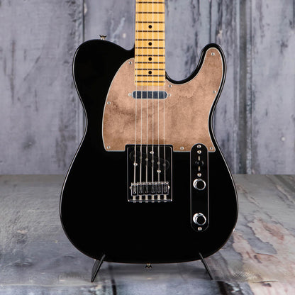Egyedi Telecaster koptató meleg, barnás textúrával, amely rusztikus és vintage megjelenést biztosít